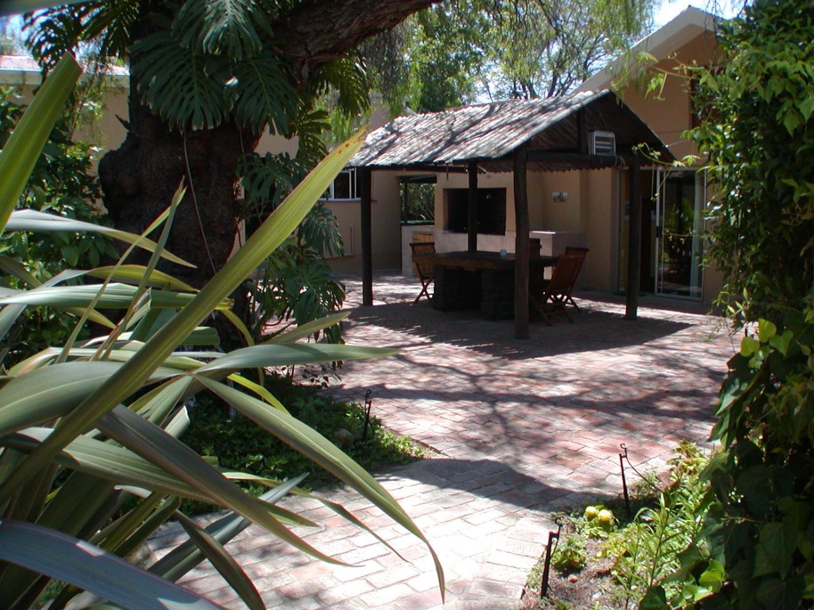 Bisibee Guest House Oudtshoorn Exterior photo