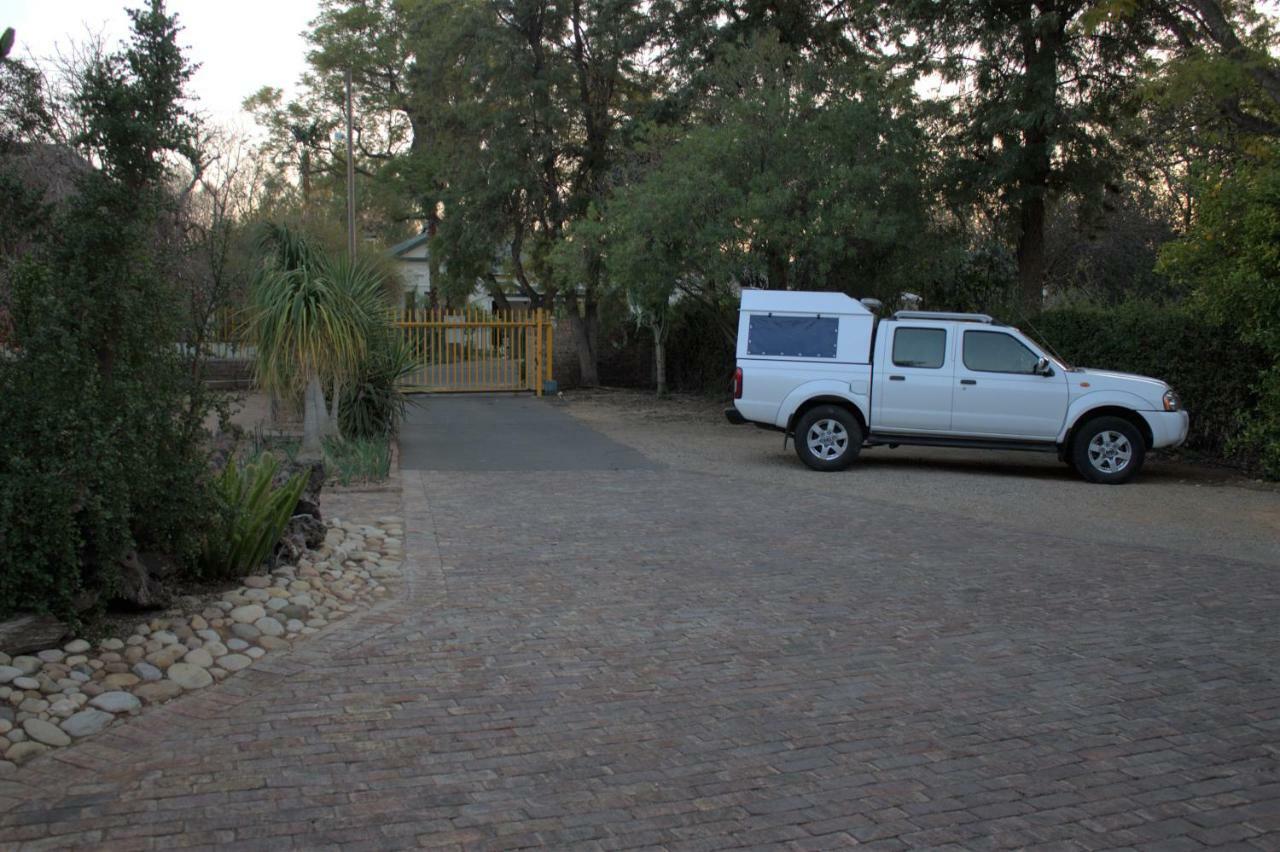 Bisibee Guest House Oudtshoorn Exterior photo